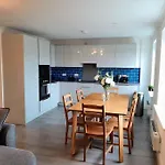Large 2 Beds Flat- 3Min Walk From Centre