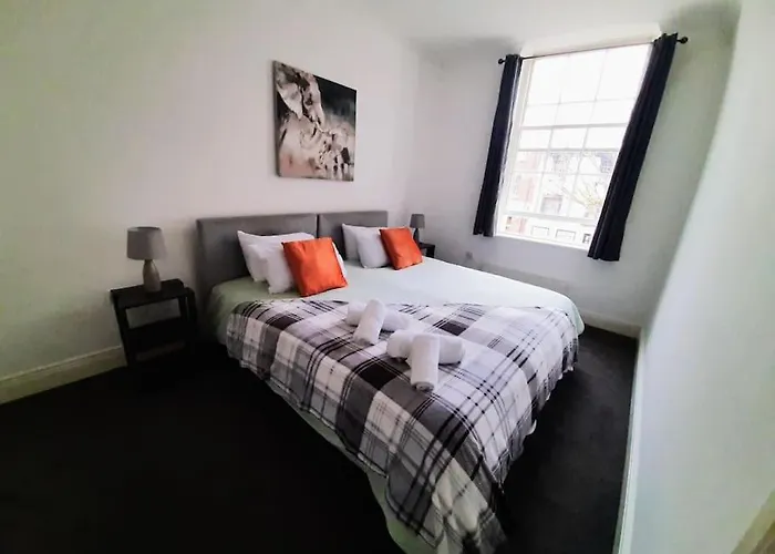 Large 2 Beds Flat- 3Min Walk From Centre