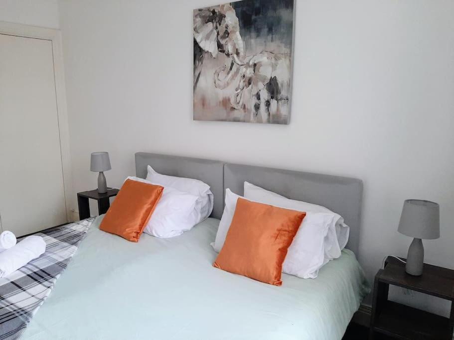 Large 2 Beds Flat- 3min Walk From Centre Apartment Reading